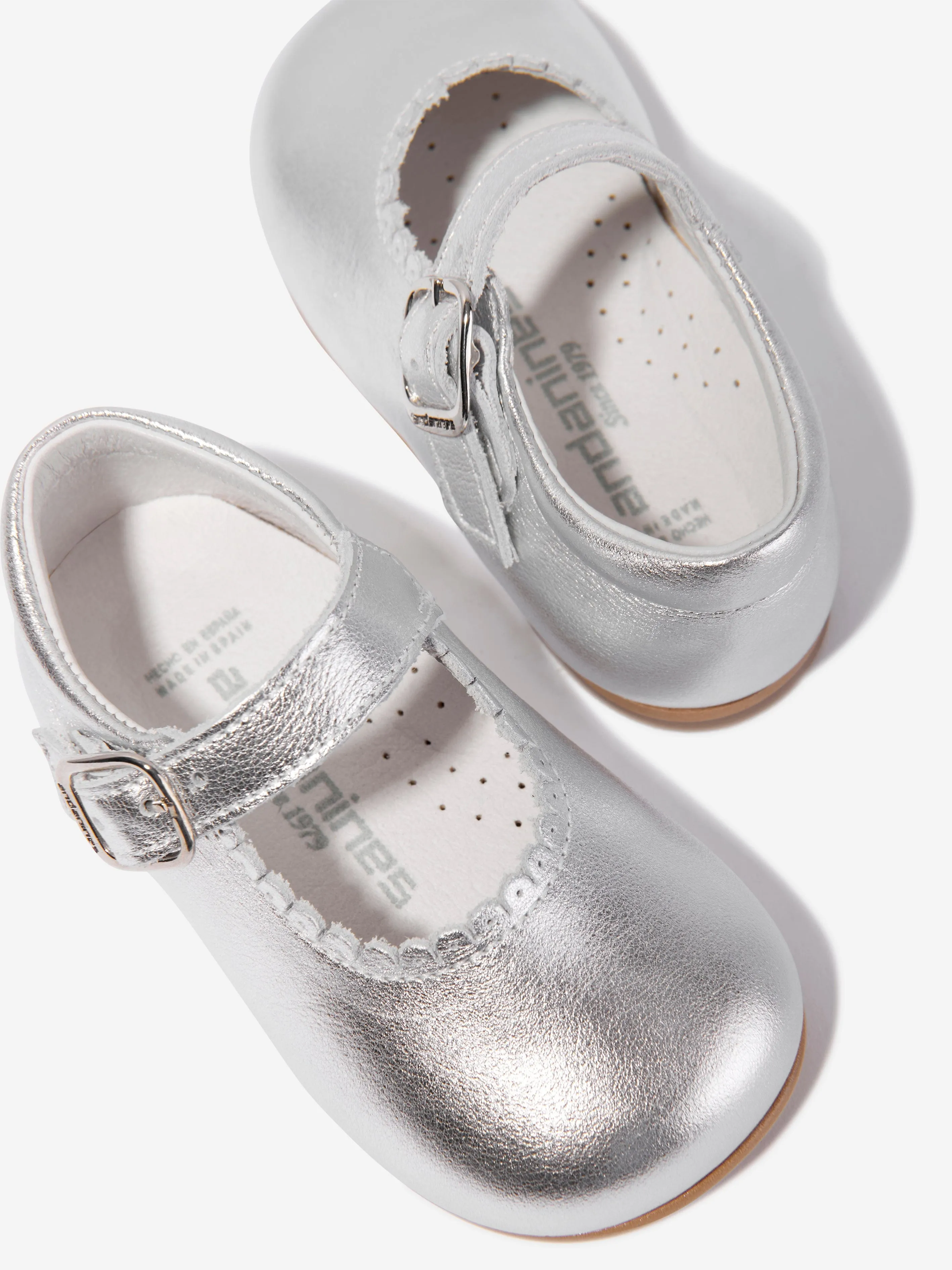 Andanines Girls Patent Leather Mary Jane Shoes in Silver