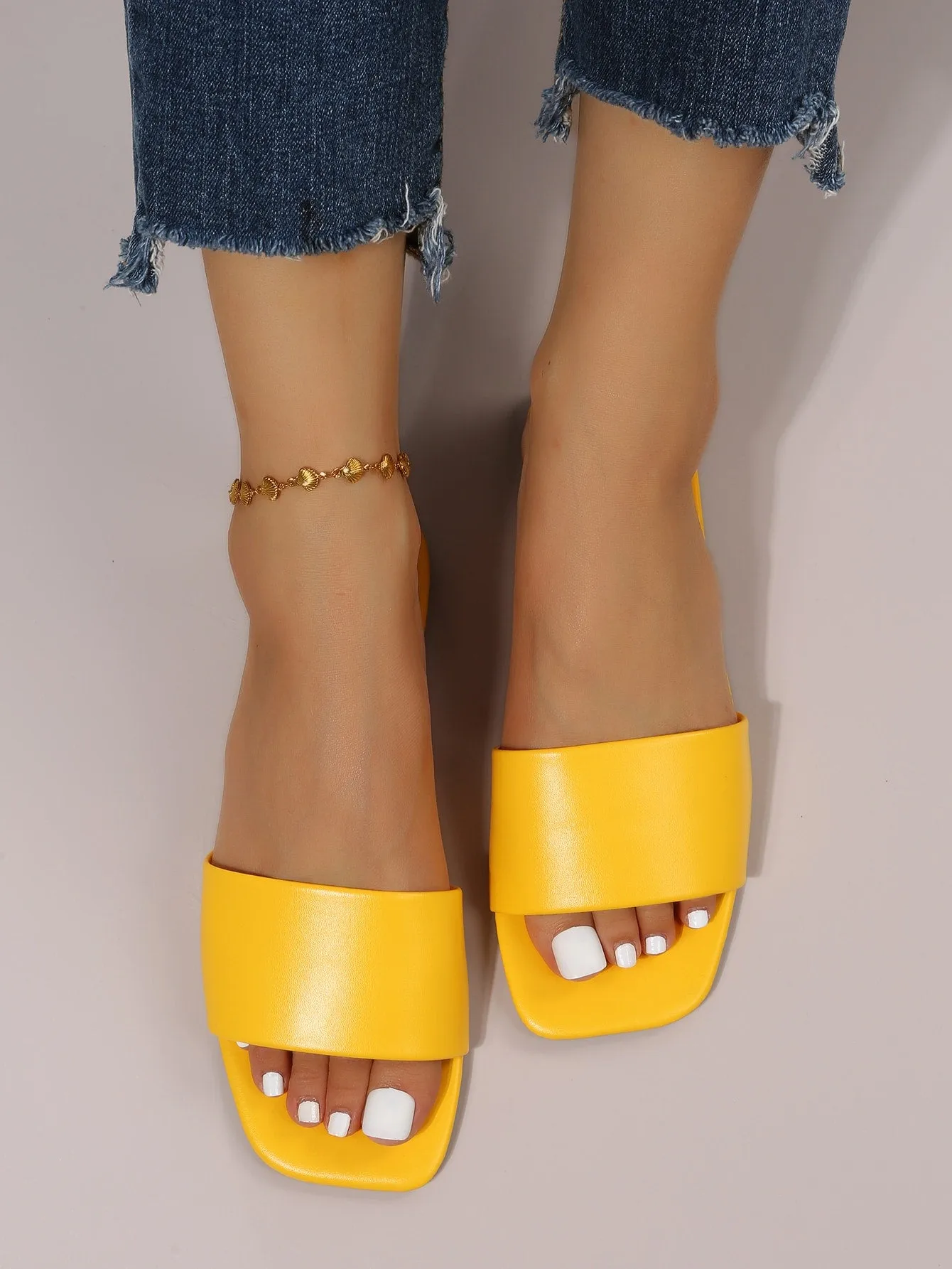 FLAT OPEN TOE FASHION SANDALS