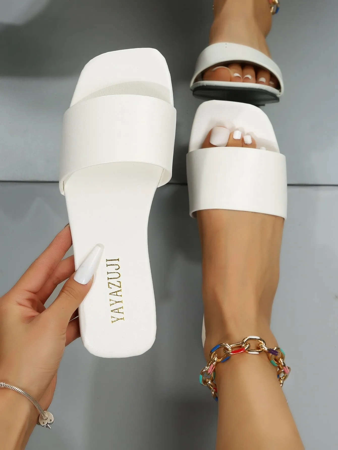 FLAT OPEN TOE FASHION SANDALS