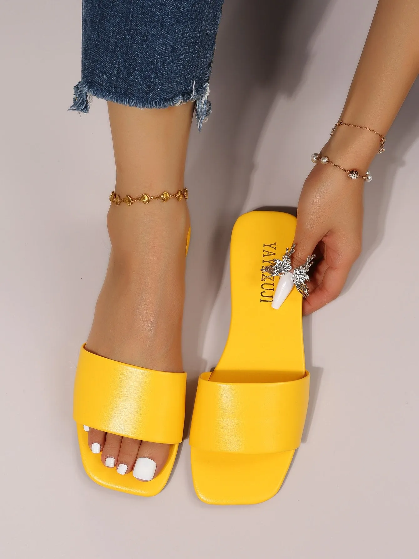 FLAT OPEN TOE FASHION SANDALS